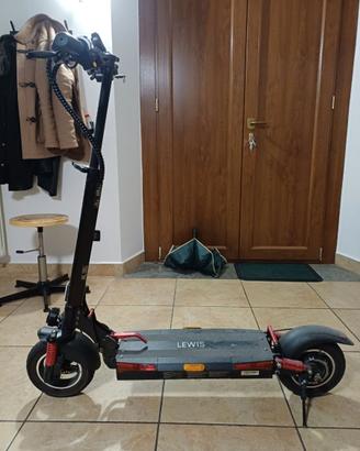 Monopattino elettrico Majestic Lewis
