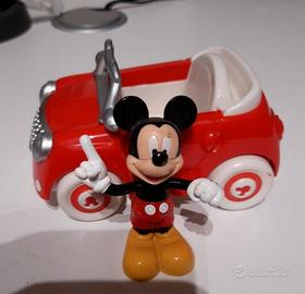 Auto di topolino più personaggio