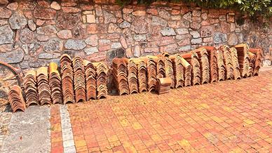 Regaliamo coppi in laterizio.