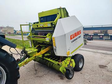 Rotopressa Claas Variant 280 con cardano