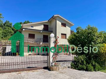Villa di 362 m² con più di 5 locali a Pignola