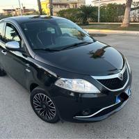 Lancia Ypsilon 1.3 MTJ 95 CAVALLI Mya FULL ENTRA