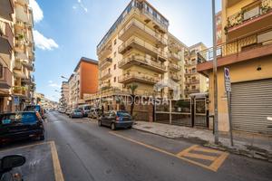 Comodo 5 Vani mq 145 zona Regione siciliana / Noce
