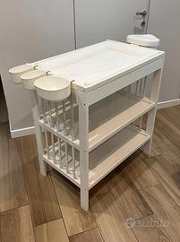 Fasciatoio bianco in legno completo di accessori