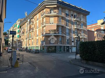3 LOCALI A ASTI