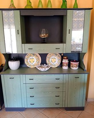 credenza verde con mobile basso