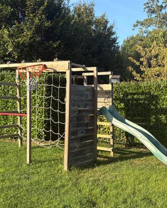 Gioco in legno da giardino