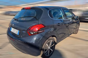 PEUGEOT 208  1.2 