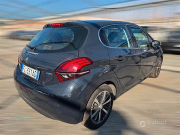 PEUGEOT 208  1.2 
