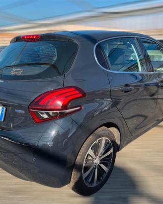PEUGEOT 208  1.2 