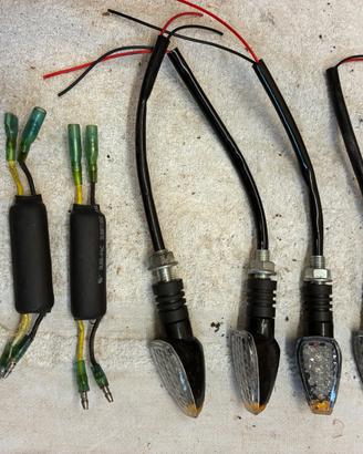 Frecce a led con resistori