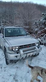 fuoristrada Mitsubishi Pajero 