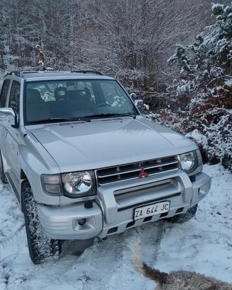 fuoristrada Mitsubishi Pajero 