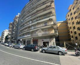 NEGOZIO A NAPOLI