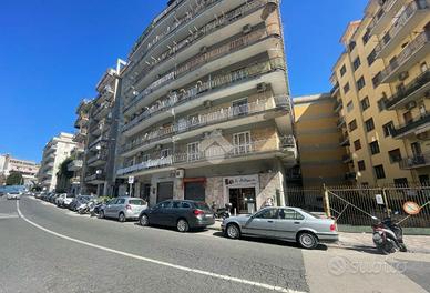 NEGOZIO A NAPOLI