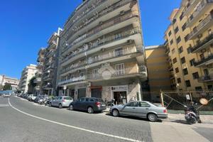 NEGOZIO A NAPOLI