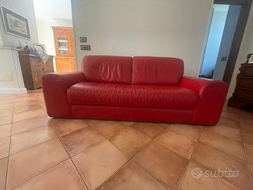 Divano in pelle rossa