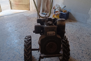 Motozappa con attrezzi vari