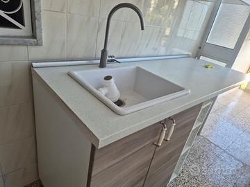 Mobili Ikea per lavanderia/cucina con lavabo