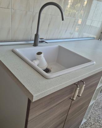 Mobili Ikea per lavanderia/cucina con lavabo