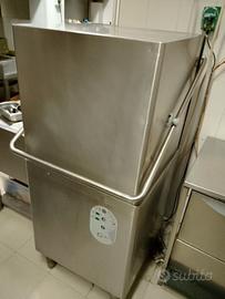 Lavastoviglie a cappotta