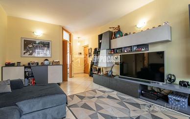 TRILOCALE DOPPI SERVIZI, BOX E CANTINA!!!