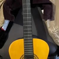 Chitarra classica ragazzo