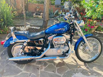 HARLEY MODELLO LEGGENDARIO 883 XL CUSTOM