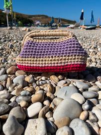 Borsa clutch fatta a mano all’uncinetto multicolor