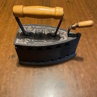 Ferro da stiro ghisa originale antico