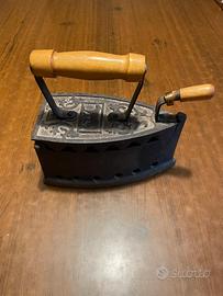 Ferro da stiro ghisa originale antico