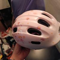 caschetto rosa per bici