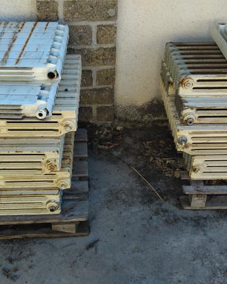 Termosifoni in ghisa e qualcuno in alluminio 