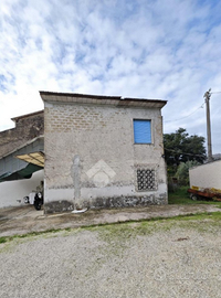 Casa semi indipendente con terreni