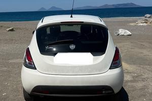 Lancia y