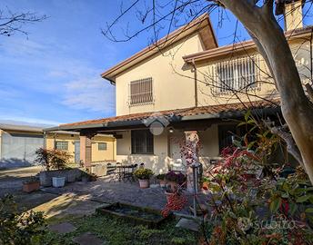 PORZIONE DI BIFAMILIARE A QUARTO D'ALTINO