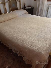 Coperta matrimoniale  lavorata a uncinetto 