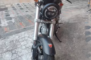 ducati Monster dark 600