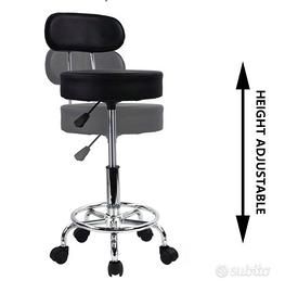 Sgabello a rotelle con schienale basso e poggiapie