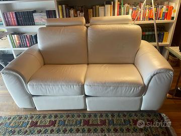 Divano Poltronesofà in vera pelle con poggiapiedi