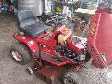 Trattorino taglia erba