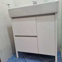 Mobile lavabo e specchio bagno