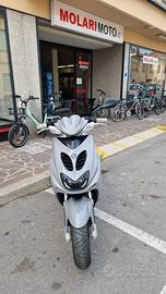 Yamaha Aerox 50 cc grigio pastello