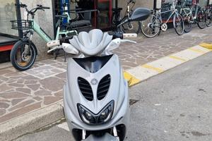 Yamaha Aerox 50 cc grigio pastello