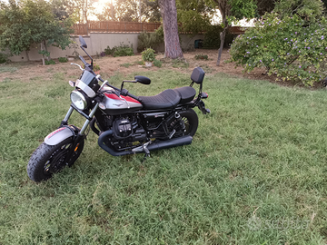 Moto Guzzi V9 bobber