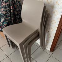 6 sedie di plastica color tortora