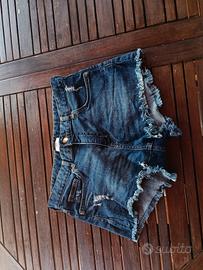 Shorts in jeans 
