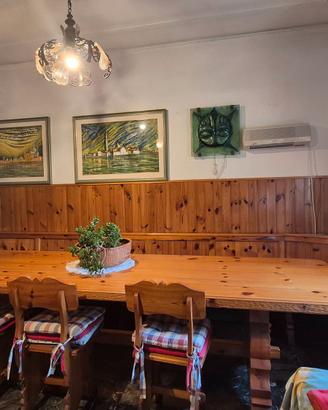 Arredamento completo per taverna realizzato in leg