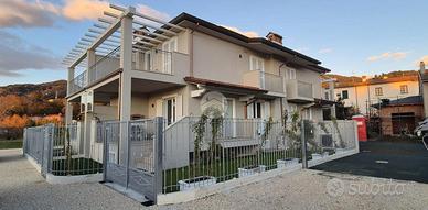 PORZIONE DI QUADRIFAMILIARE A CAMAIORE