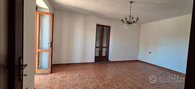 Casa con taverna giardino 2 bagni 3 box lavanderia